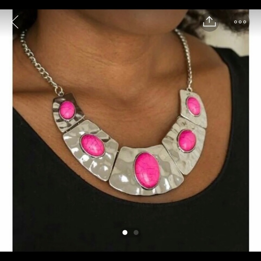 Ladies silver& pink necklace set.